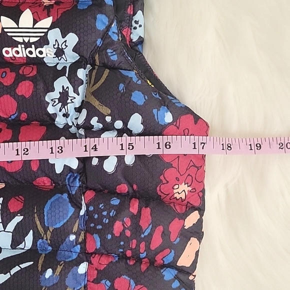 Adidas Original AOP hooded quilted puffer vest vibrant, colorful women's size XS - Picture 11 of 13